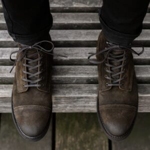 captain | dark olive suede